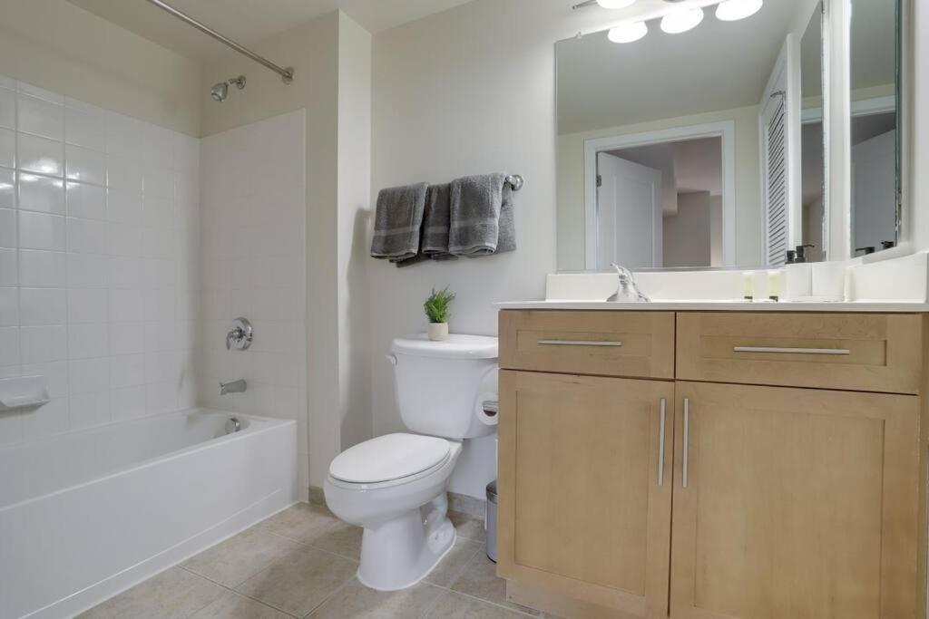Pentagon City Comfort Modern Stay Арлингтон Экстерьер фото