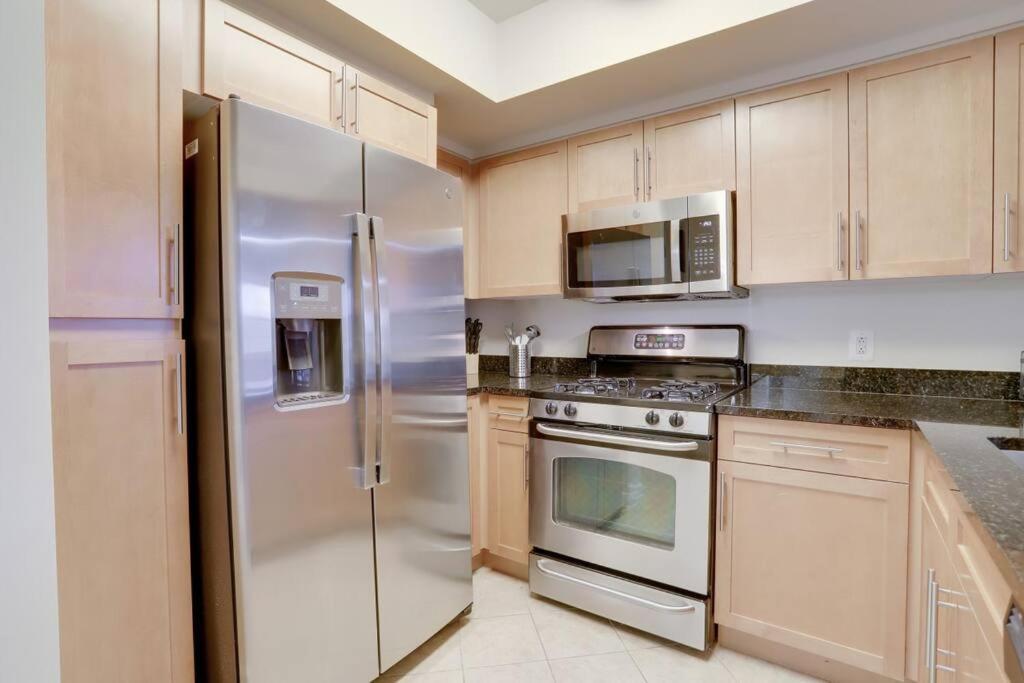 Pentagon City Comfort Modern Stay Арлингтон Экстерьер фото